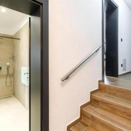 Betty Apartments Borik - Whole Ground Floor روفينج المظهر الخارجي الصورة
