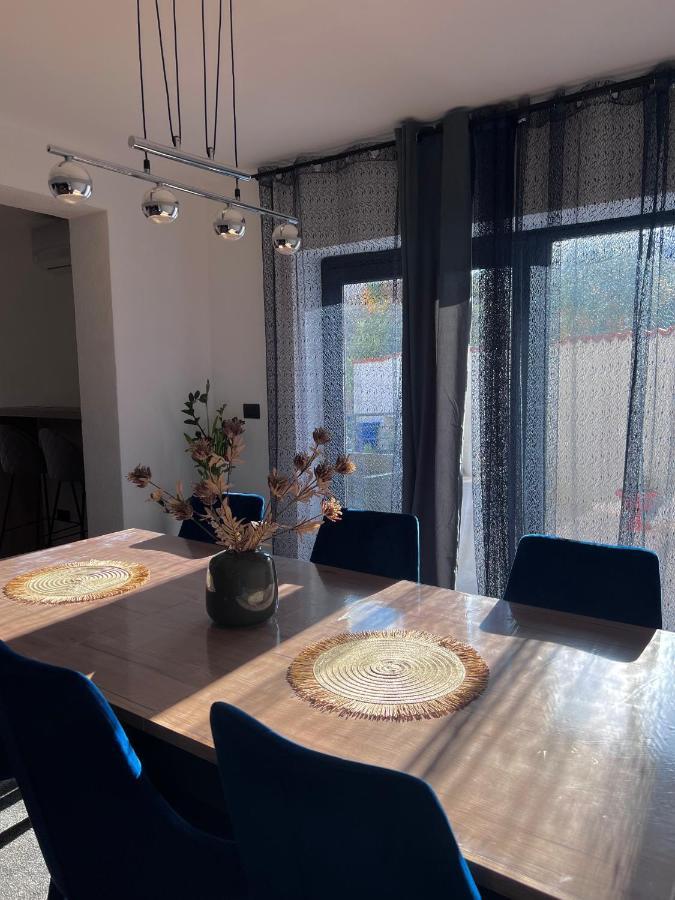 Betty Apartments Borik - Whole Ground Floor روفينج المظهر الخارجي الصورة