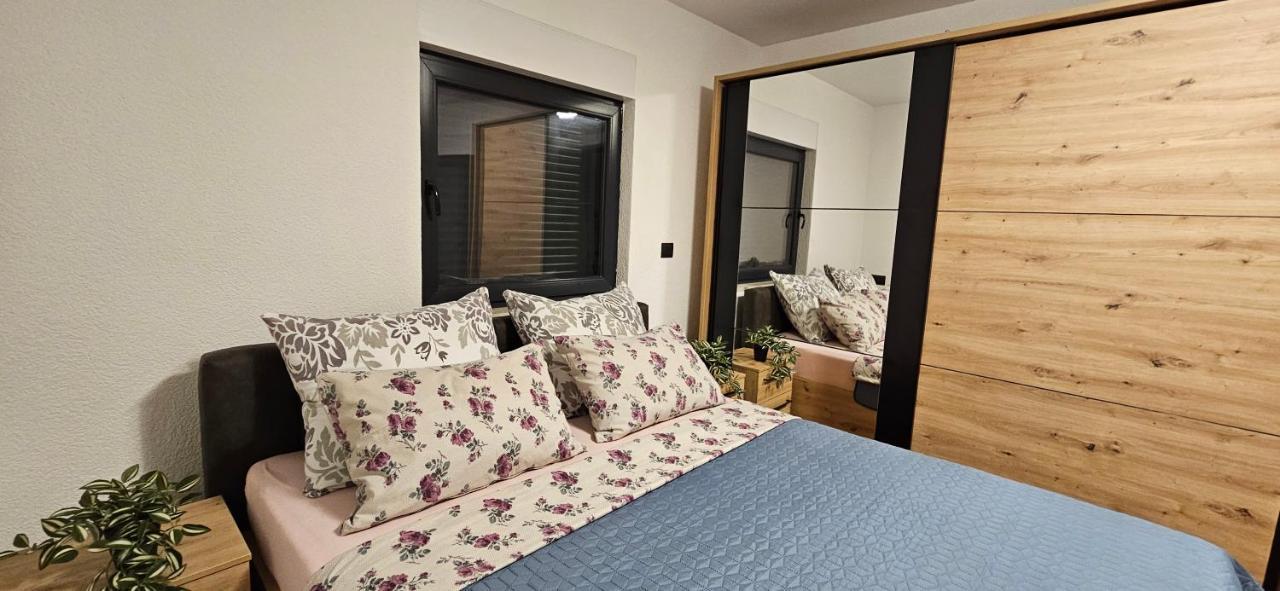 Betty Apartments Borik - Whole Ground Floor روفينج المظهر الخارجي الصورة