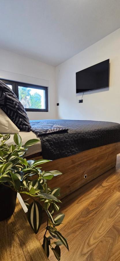 Betty Apartments Borik - Whole Ground Floor روفينج المظهر الخارجي الصورة
