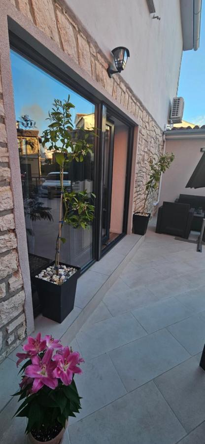 Betty Apartments Borik - Whole Ground Floor روفينج المظهر الخارجي الصورة